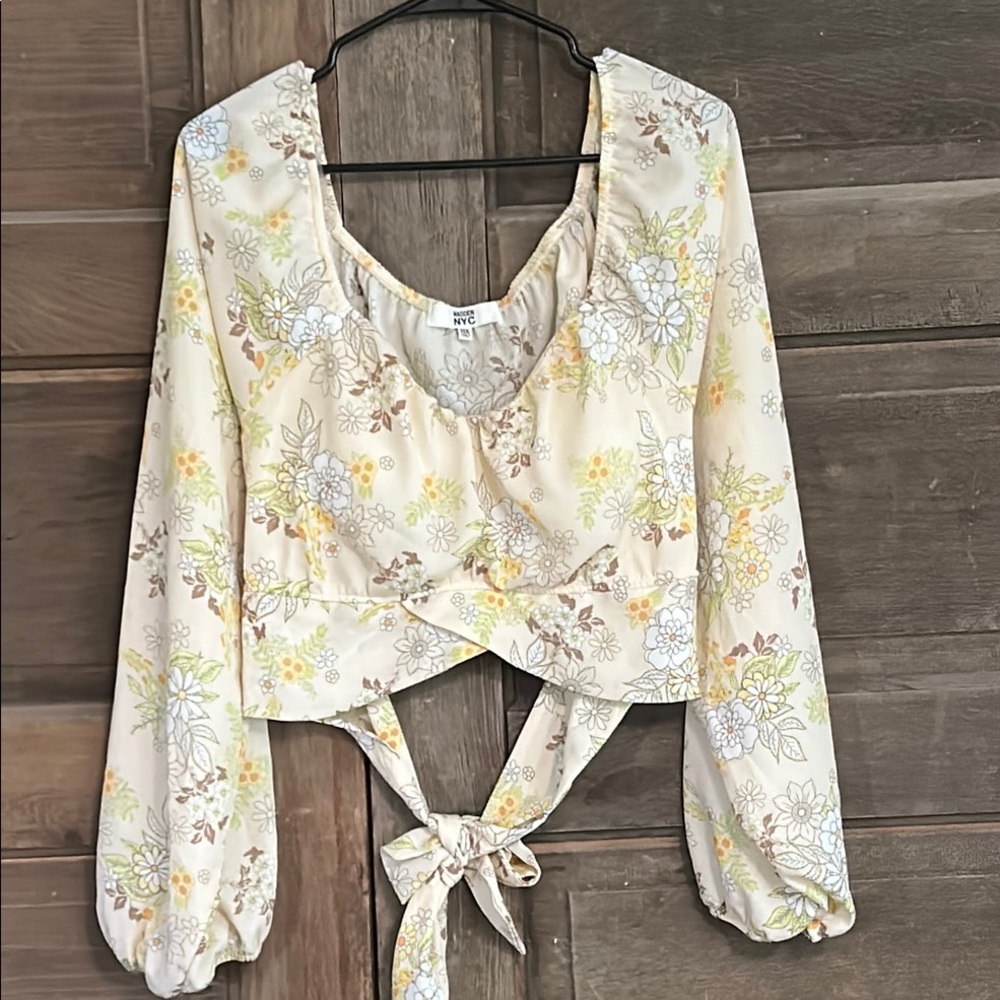 Madden NYC Junior's Plus XXXL Long Sleeve Tie Back Top Floral Crop Top
